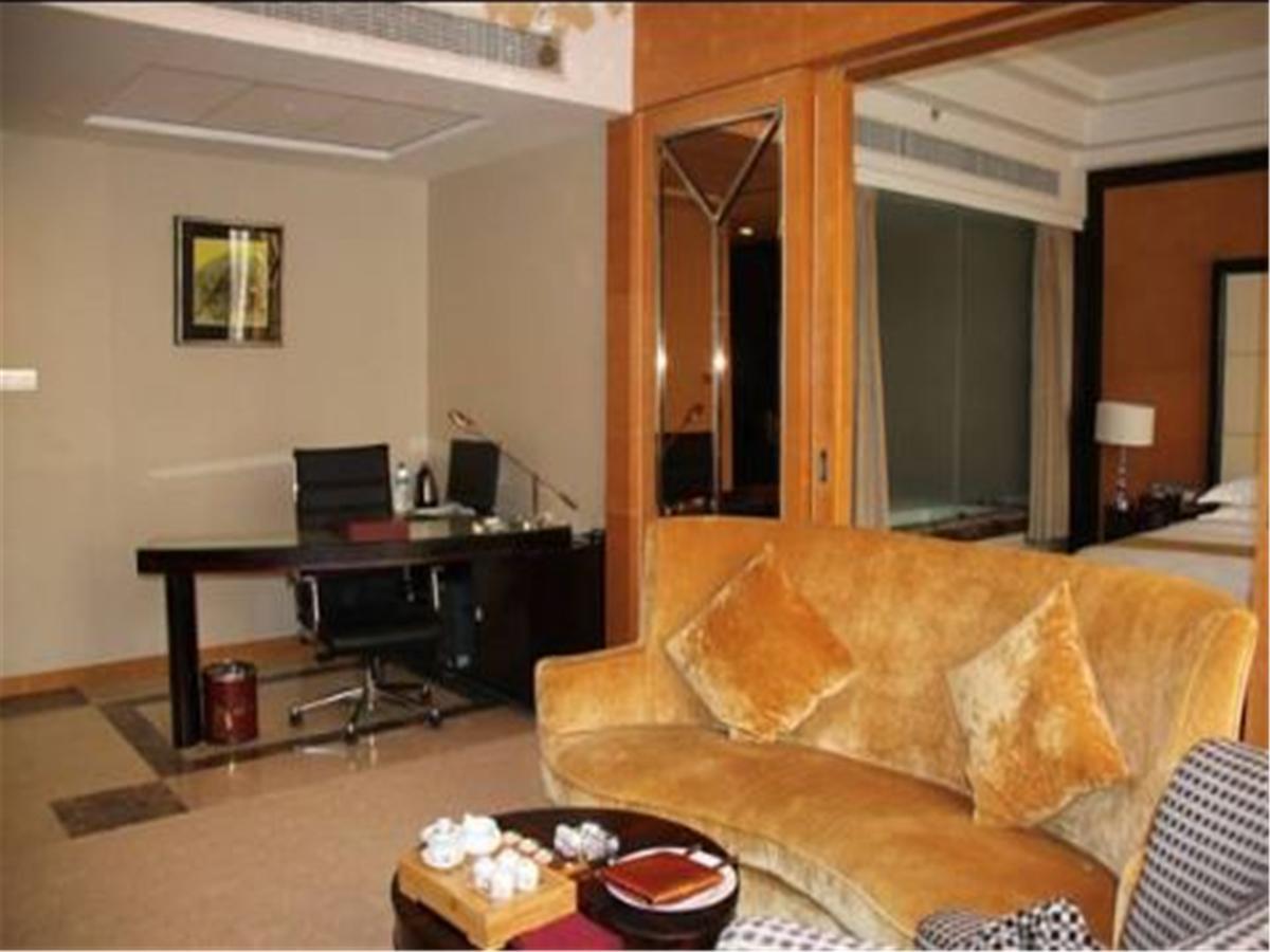 Weifang Ramada Plaza Hotel Exterior foto